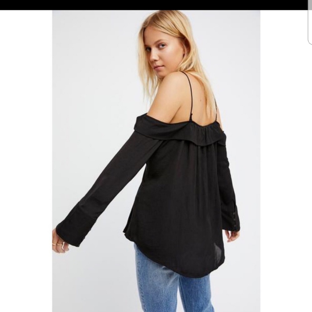 Free People Sexy Cold Shoulder Top Black - Size Small